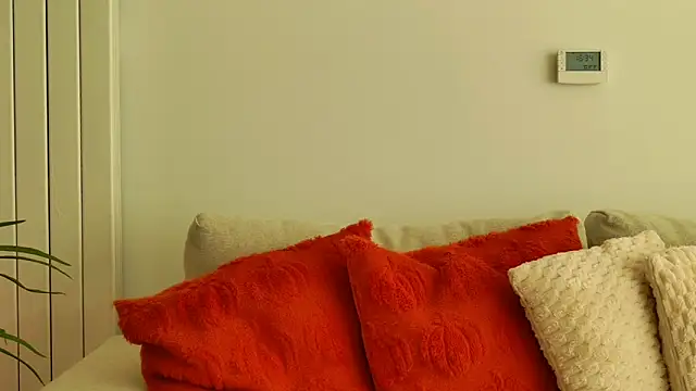 Snapshot of GoddessRoxana chatting on December 19, 2025, 12:23 pm GoddessRoxana online show from December 19, 2025, 12:23 pm