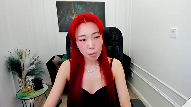 AnnaReyla online show from May 12, 2026, 3:58 am
