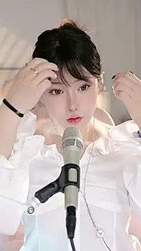 Dou-Dou-er online show from October 23, 2025, 12:37 pm