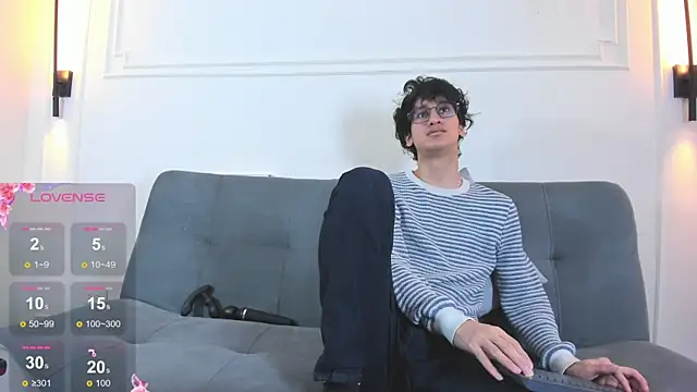 Snapshot of Cum_hunters chatting on July 9, 2026, 3:32 am Cum hunters online show from July 9, 2026, 3:32 am