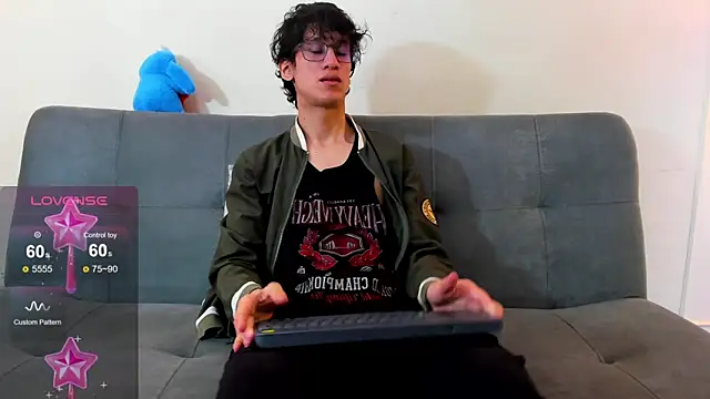 Snapshot of Cum_hunters chatting on July 14, 2026, 3:11 am Cum hunters online show from July 14, 2026, 3:11 am