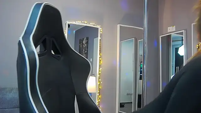 Eva Lovvia  online show from January 23, 2025, 6:14 pm