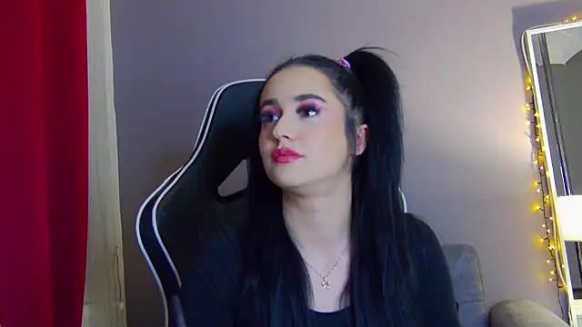 Eva Lovvia  online show from February 19, 2025, 7:59 pm