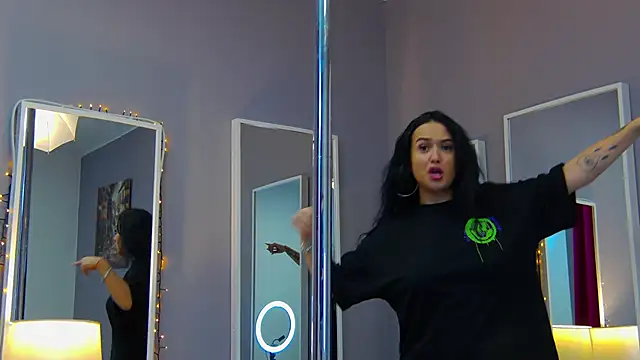 Eva Lovvia  online show from February 26, 2025, 1:43 am