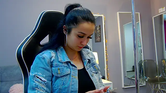 Eva Lovvia  online show from March 4, 2025, 7:01 pm