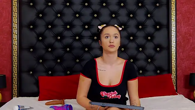 Eva Lovvia  online show from November 5, 2025, 4:12 am