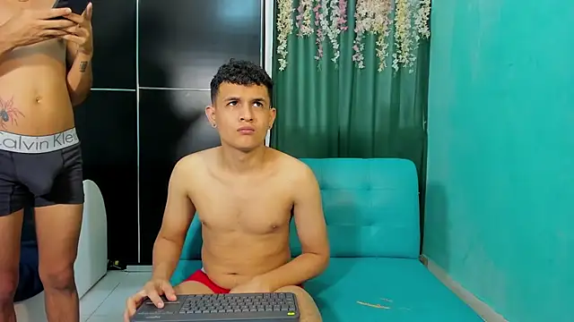 CoupleTwink12 online show from February 26, 2025, 7:27 pm