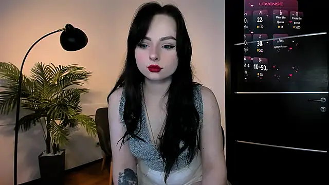 Noirael online show from April 15, 2026, 3:30 pm