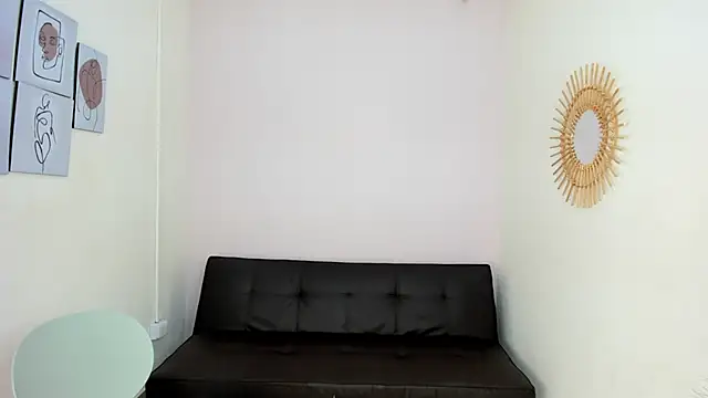 Juliane su online show from February 11, 2025, 8:31 pm