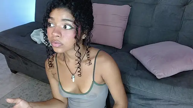 lucie petite online show from March 22, 2025, 9:31 pm