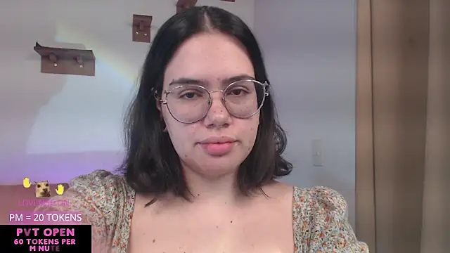 Snapshot of crystalll_room chatting on May 10, 2026, 12:27 am crystalll room online show from May 10, 2026, 12:27 am