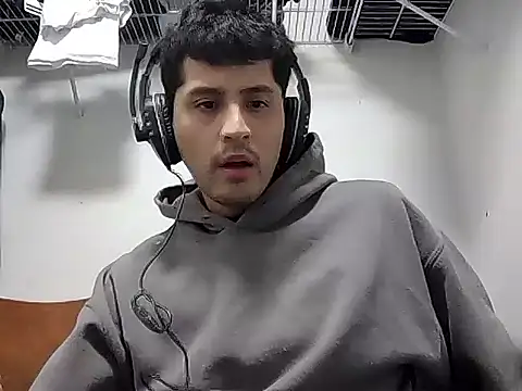 Snapshot of PerroDemonioHot chatting on January 19, 2026, 3:43 am PerroDemonioHot online show from January 19, 2026, 3:43 am