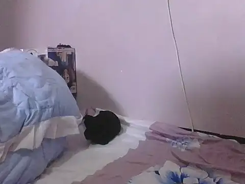 Snapshot of hungrydog18 chatting on October 8, 2025, 11:52 am hungrydog18 online show from October 8, 2025, 11:52 am