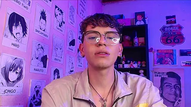 Snapshot of Mickey_Magic chatting on February 7, 2025, 6:24 pm Mickey Magic online show from February 7, 2025, 6:24 pm