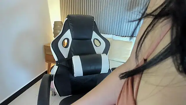 adarna13  online show from November 14, 2025, 7:23 pm