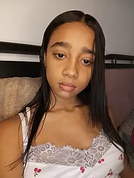 Snapshot of Zoe_Sweett18 chatting on May 13, 2026, 6:27 pm Zoe Sweett18 online show from May 13, 2026, 6:27 pm