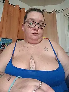 diosacurvy1984 online show from December 16, 2025, 8:41 am