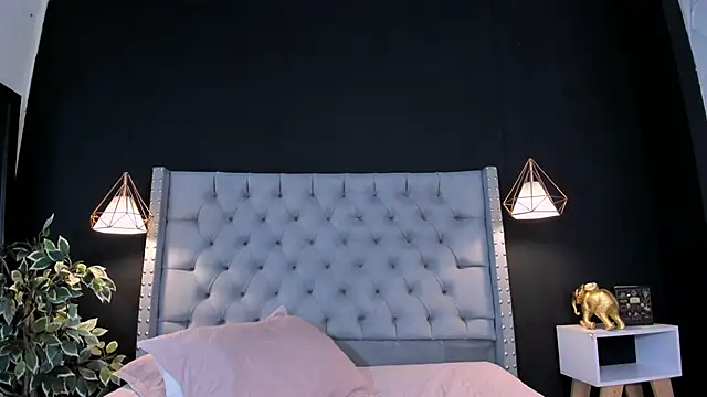 Snapshot of AlexaMora_ chatting on March 21, 2025, 11:01 am AlexaMora online show from March 21, 2025, 11:01 am
