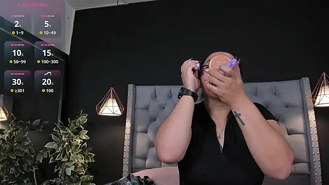 Snapshot of AlexaMora_ chatting on September 12, 2025, 10:59 am AlexaMora online show from September 12, 2025, 10:59 am