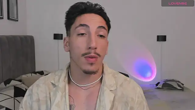 Snapshot of dylanspencer28 chatting on February 17, 2025, 2:09 am dylanspencer28 online show from February 17, 2025, 2:09 am