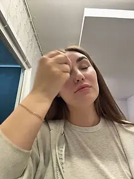 KiraBarlows online show from March 18, 2026, 7:50 pm