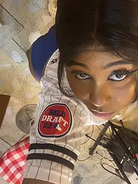 yelicampbell online show from March 10, 2025, 3:12 am