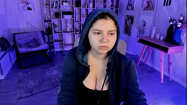 DiaAngell online show from September 28, 2025, 7:30 pm