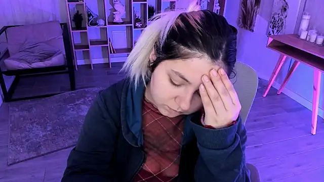 DiaAngell online show from October 24, 2025, 8:27 pm