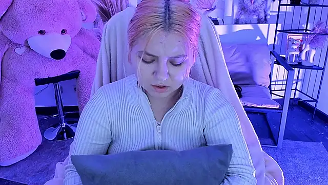 DiaAngell online show from November 24, 2025, 6:51 pm