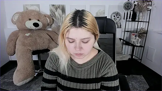 DiaAngell online show from January 15, 2026, 1:32 am