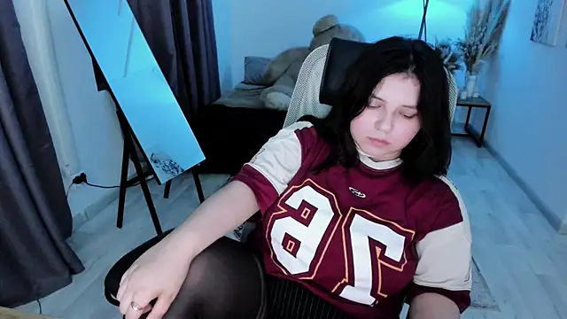 DiaAngell online show from July 28, 2026, 8:45 pm
