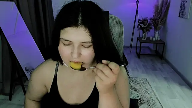 DiaAngell online show from July 29, 2026, 8:29 pm