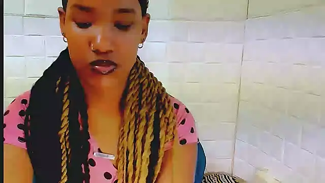 EroticSexyPrada online show from March 21, 2025, 12:51 am