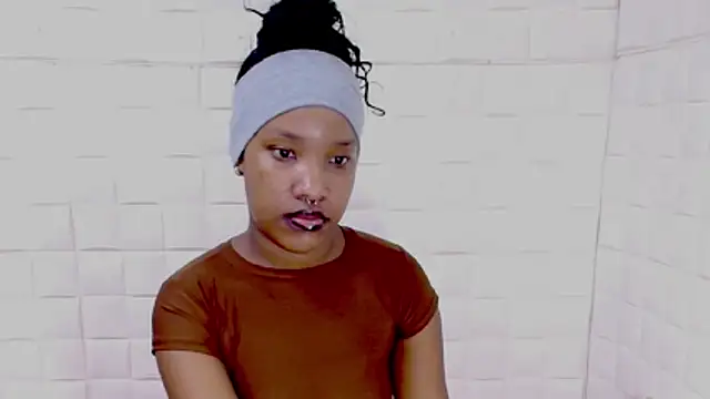 EroticSexyPrada online show from April 19, 2026, 5:45 pm