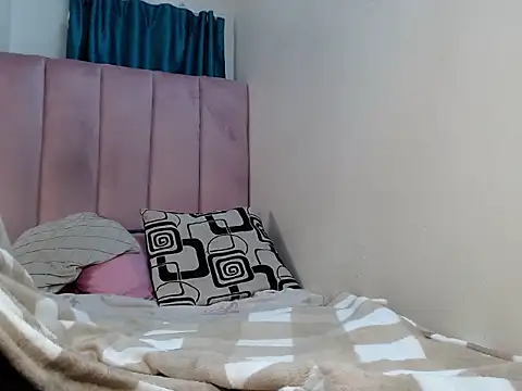 Snapshot of Hazel-nutt chatting on February 25, 2025, 6:25 am Hazel-nutt online show from February 25, 2025, 6:25 am