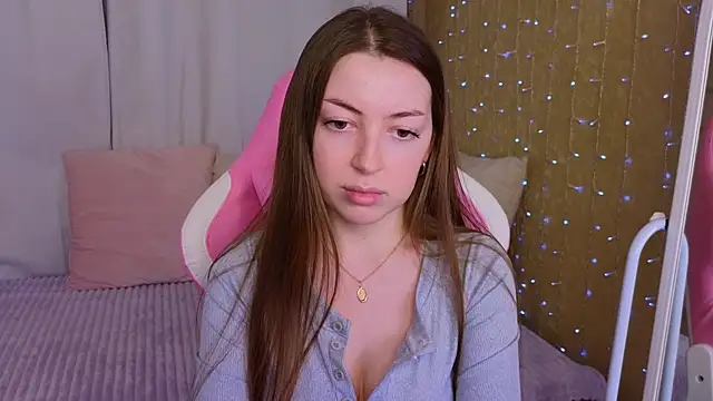 Snapshot of Ann_moon__ chatting on February 6, 2025, 1:43 pm Ann moon online show from February 6, 2025, 1:43 pm