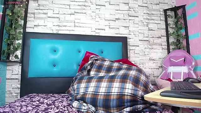 Pink 19 online show from March 10, 2026, 12:43 pm