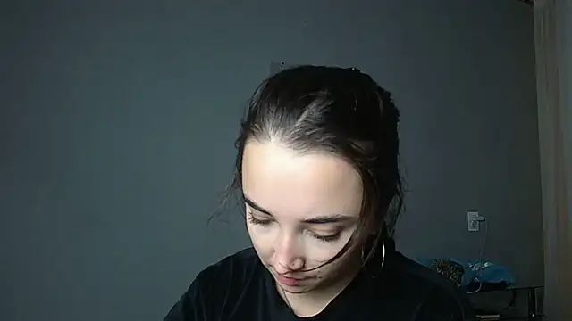 Eva Gloryy online show from November 4, 2025, 1:32 pm