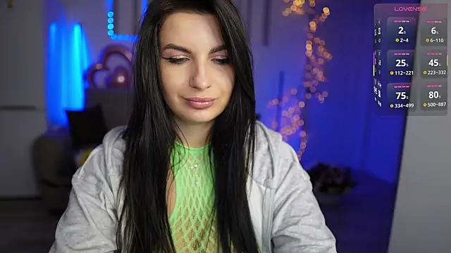 swarowskayaya online show from December 17, 2025, 1:11 am