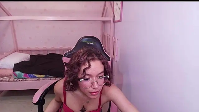 Snapshot of kassandra_ch_ chatting on January 22, 2025, 9:35 am kassandra ch online show from January 22, 2025, 9:35 am