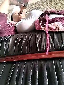 bubblendz1988 online show from October 11, 2025, 10:47 am