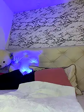 Lili  taylor online show from October 16, 2025, 12:44 am