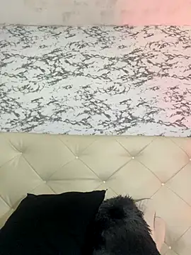 Lili  taylor online show from October 28, 2025, 5:00 am