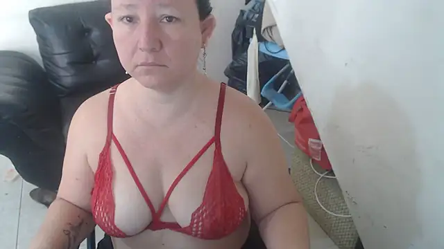 Yohis Kiut25 online show from November 15, 2025, 5:42 pm