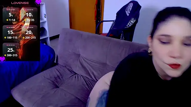 Snapshot of sharonnleon chatting on February 9, 2026, 8:35 pm sharonnleon online show from February 9, 2026, 8:35 pm