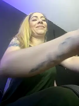 viktoria davis  online show from September 25, 2025, 11:19 pm