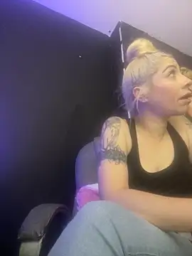 viktoria davis  online show from October 14, 2025, 10:43 pm