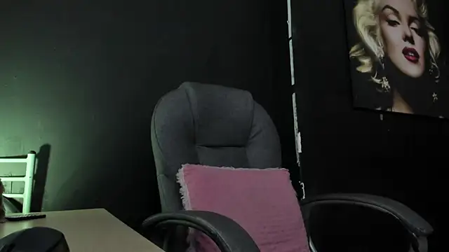 viktoria davis  online show from October 16, 2025, 11:28 pm