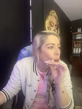 viktoria davis  online show from November 11, 2025, 11:49 pm