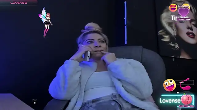 viktoria davis  online show from November 24, 2025, 11:04 pm